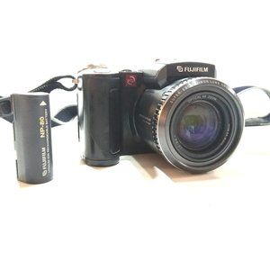 Fuji Fujifilm FinePix 6900Zoom Camera 3.3 MP Battery Included Tested Japan